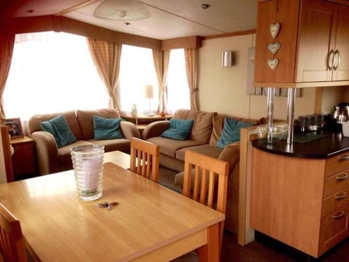 3 Bedroom 2 Bathroom Prestige Caravan Presthaven Sands Talacre Exteriér fotografie